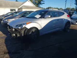 2017 Hyundai Veloster z VIN KMHTC6AD5HU323307, wystawiony jako IAAI lot #43465067 z przebiegiem 13 369 mil mil oraz . Historia ofert i sprzedaży dostępna na DreamBid. Obrazek 2.