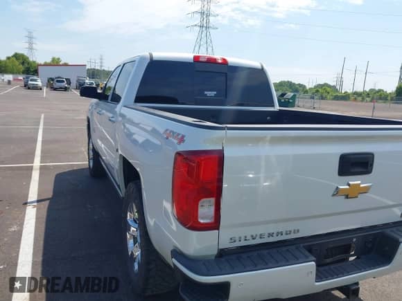 2016 Chevrolet Silverado 1500 High Country z VIN 3GCUKTEC6GG229479, wystawiony jako IAAI lot #42683779 z przebiegiem 128 993 mil mil oraz . Historia ofert i sprzedaży dostępna na DreamBid. Obrazek 3.
