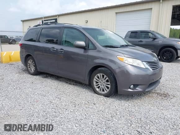 2015 Toyota Sienna XLE with VIN 5TDYK3DCXFS666338, listed as a IAAI auction lot 43282074 with 174,049 mi miles and . Bid and sale history available at DreamBid. Image 1.