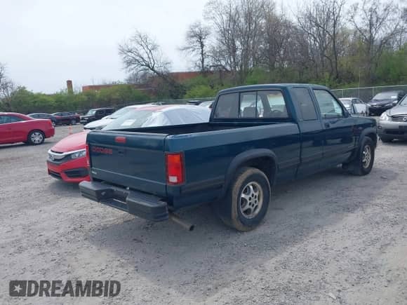 1996 Dodge Dakota with VIN 1B7GL23X2TS583075, listed as a IAAI auction lot 42049233 with 144,020 mi miles and . Bid and sale history available at DreamBid. Image 4.