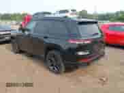 2024 Jeep Grand Cherokee z VIN 1C4RJYB61R8511820, wystawiony jako IAAI lot #42841100 z przebiegiem 17 626 mil mil oraz . Historia ofert i sprzedaży dostępna na DreamBid. Obrazek 3.