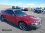 2002 Ford Mustang GT Deluxe z VIN 1FAFP45X52F202308, wystawiony jako IAAI lot #42828519 z przebiegiem 124 179 mil mil oraz . Historia ofert i sprzedaży dostępna na DreamBid. Obrazek 1.