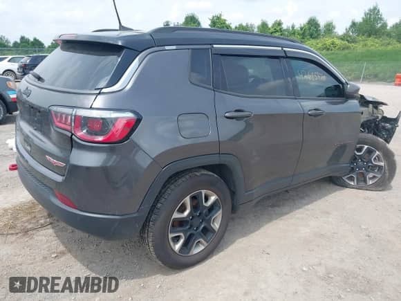2018 Jeep Compass Trailhawk z VIN 3C4NJDDBXJT198919, wystawiony jako IAAI lot #42685470 z przebiegiem 139 764 mil mil oraz . Historia ofert i sprzedaży dostępna na DreamBid. Obrazek 4.