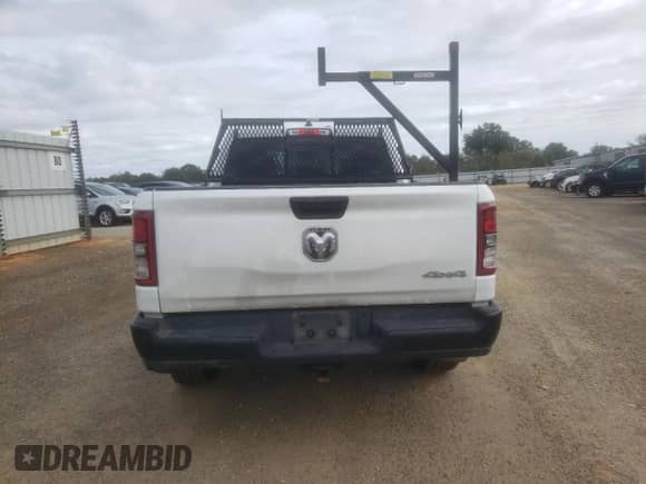 2024 Ram 1500 Tradesman z VIN 1C6RRFCG9RN210418, wystawiony jako Copart lot #82068735 z przebiegiem 71 590 mil mil oraz Szkoda całkowita • Salvage title. Historia ofert i sprzedaży dostępna na DreamBid. Obrazek 6.