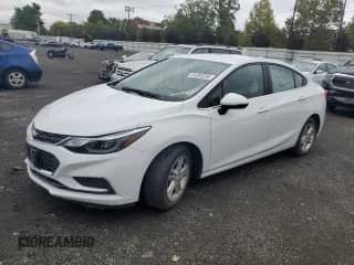 2017 Chevrolet Cruze LT z VIN 1G1BE5SM6H7215949, wystawiony jako Copart lot #81203235 z przebiegiem 31 864 mil mil oraz Szkoda całkowita • Salvage title. Historia ofert i sprzedaży dostępna na DreamBid. Obrazek 1.