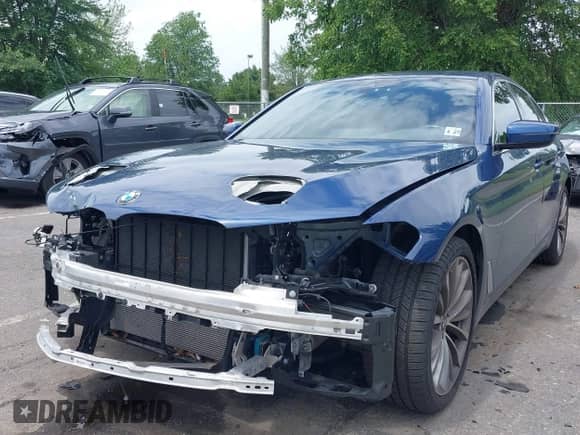 2022 BMW 5 Series 530i xDrive z VIN WBA13BJ02NWX59658, wystawiony jako IAAI lot #42669441 z przebiegiem 50 998 mil mil oraz . Historia ofert i sprzedaży dostępna na DreamBid. Obrazek 2.