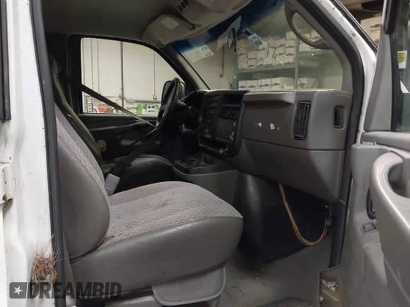2004 Chevrolet Express Passenger with VIN 1GAHG39U641233542, listed as a IAAI auction lot 42007195 with 241,963 mi miles and . Bid and sale history available at DreamBid. Image 5.