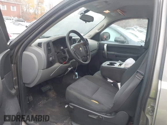 2013 Chevrolet Silverado 1500 LS z VIN 3GCPCREA1DG188024, wystawiony jako IAAI lot #43527957 z przebiegiem 71 941 mil mil oraz . Historia ofert i sprzedaży dostępna na DreamBid. Obrazek 5.