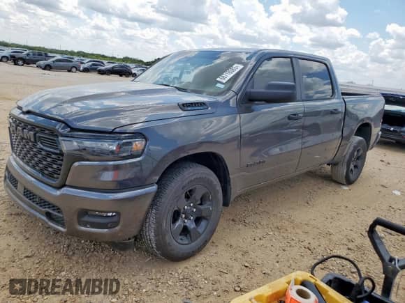 2025 Ram 1500 Tradesman z VIN 1C6RREGG2SN647557, wystawiony jako Copart lot #68718085 z przebiegiem 15 617 mil mil oraz Szkoda całkowita • Salvage title. Historia ofert i sprzedaży dostępna na DreamBid. Obrazek 1.