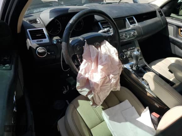 2013 Land Rover Range Rover Sport HSE Lux z VIN SALSK2D45DA795633, wystawiony jako Copart lot #81856955 z przebiegiem 82 011 mil mil oraz Szkoda całkowita • Salvage title. Historia ofert i sprzedaży dostępna na DreamBid. Obrazek 8.