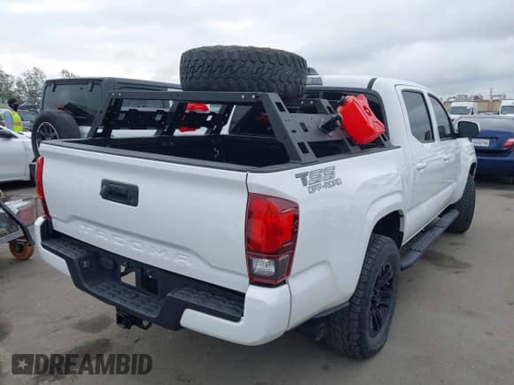 2021 Toyota Tacoma SR z VIN 5TFCZ5AN7MX267045, wystawiony jako IAAI lot #43321000 z przebiegiem 40 992 mil mil oraz . Historia ofert i sprzedaży dostępna na DreamBid. Obrazek 4.