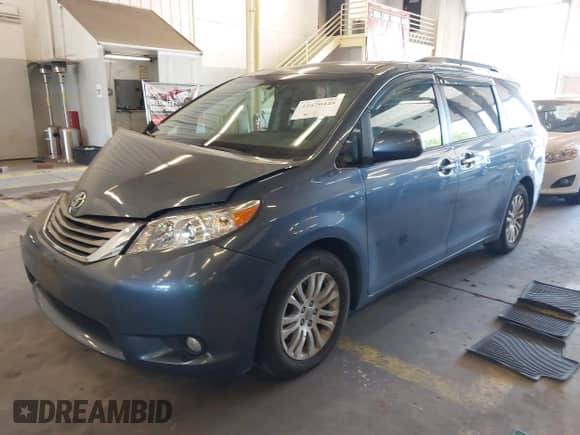 2016 Toyota Sienna XLE z VIN 5TDYK3DC9GS705230, wystawiony jako IAAI lot #42670448 z przebiegiem 62 614 mil mil oraz . Historia ofert i sprzedaży dostępna na DreamBid. Obrazek 17.