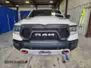 2020 Ram 1500 Rebel z VIN 1C6SRFLT4LN314434, wystawiony jako Copart lot #71672725 z przebiegiem 74 848 mil mil oraz Czysty tytuł • Clean title. Historia ofert i sprzedaży dostępna na DreamBid. Obrazek 5.