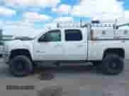 2011 Chevrolet Silverado 2500HD LT z VIN 1GC1KXC89BF229446, wystawiony jako IAAI lot #43020409 z przebiegiem 323 387 mil mil oraz . Historia ofert i sprzedaży dostępna na DreamBid. Obrazek 14.