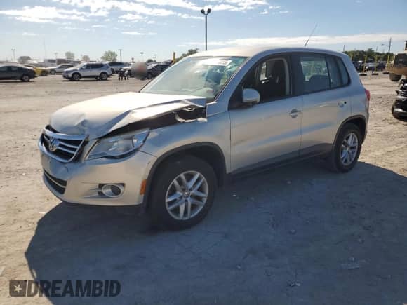 2011 Volkswagen Tiguan S с VIN WVGBV7AX9BW524239, выставлен на аукционе Copart как лот 70093625 с пробегом 174 582 миль миль и Списание • Salvage title. История ставок и продаж доступна на DreamBid. Изображение 1.