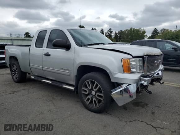 2011 GMC Sierra 1500 SL z VIN 1GTR2UEA9BZ292823, wystawiony jako Copart lot #72561334 z przebiegiem 151 421 mil mil oraz Szkoda całkowita • Salvage title. Historia ofert i sprzedaży dostępna na DreamBid. Obrazek 4.