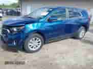 2021 Chevrolet Equinox LT z VIN 3GNAXUEV0ML306725, wystawiony jako IAAI lot #43047684 z przebiegiem 43 603 mil mil oraz . Historia ofert i sprzedaży dostępna na DreamBid. Obrazek 2.