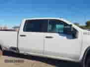 2022 Chevrolet Silverado 2500HD Work Truck z VIN 1GC1YLE76NF233843, wystawiony jako IAAI lot #43558906 z przebiegiem 156 844 mil mil oraz . Historia ofert i sprzedaży dostępna na DreamBid. Obrazek 13.