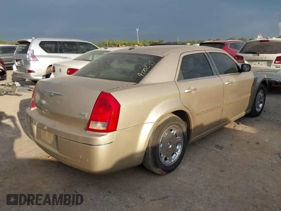 2006 Chrysler 300 Touring с VIN 2C3KA53GX6H400233, выставлен на аукционе IAAI как лот 43198920 с пробегом 113 793 миль миль и . История ставок и продаж доступна на DreamBid. Изображение 4.