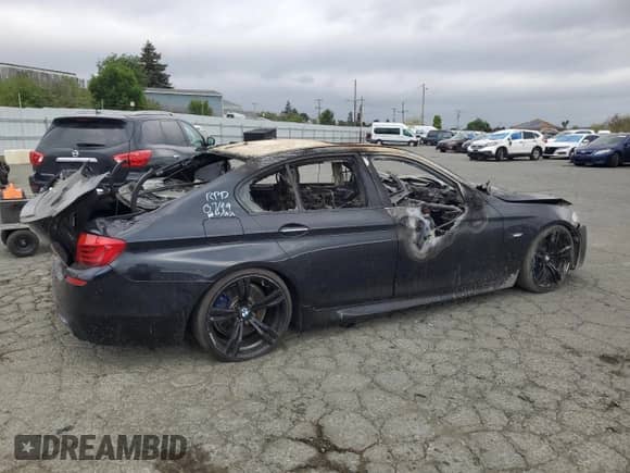 2011 BMW 5 Series 550i с VIN WBAFR9C52BC757587, выставлен на аукционе Copart как лот 50625255 с пробегом Не указан миль и На запчасти • Non repairable. История ставок и продаж доступна на DreamBid. Изображение 3.