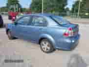 2007 Chevrolet Aveo LS z VIN KL1TD56677B048076, wystawiony jako IAAI lot #42703159 z przebiegiem 68 183 mil mil oraz . Historia ofert i sprzedaży dostępna na DreamBid. Obrazek 3.