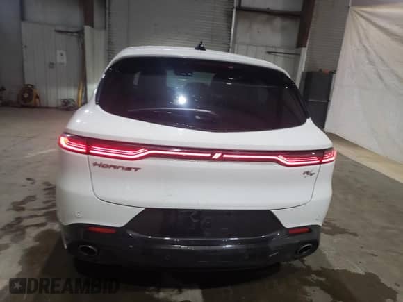 2024 Dodge Hornet R/T z VIN ZACPDFCW6R3A33508, wystawiony jako Copart lot #82019034 z przebiegiem 4 649 mil mil oraz Czysty tytuł • Clean title. Historia ofert i sprzedaży dostępna na DreamBid. Obrazek 6.