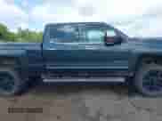 2017 Chevrolet Silverado 2500HD LTZ z VIN 1GC1KWEY0HF129767, wystawiony jako IAAI lot #42520339 z przebiegiem 179 498 mil mil oraz . Historia ofert i sprzedaży dostępna na DreamBid. Obrazek 13.