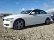 2013 BMW 3 Series 328i z VIN WBA3C1G5XDNR45281, wystawiony jako Copart lot #84949025 z przebiegiem 126 565 mil mil oraz Czysty tytuł • Clean title. Historia ofert i sprzedaży dostępna na DreamBid. Obrazek 1.