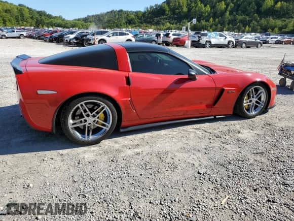 2006 Chevrolet Corvette Z06 с VIN 1G1YY26E265100745, выставлен на аукционе Copart как лот 70367574 с пробегом 74 751 миль миль и Списание • Salvage title. История ставок и продаж доступна на DreamBid. Изображение 3.