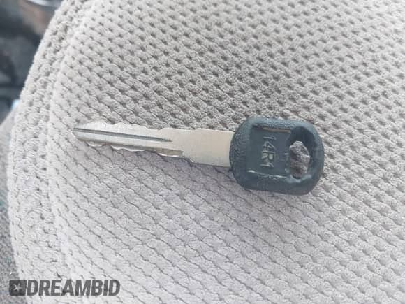 2005 Chevrolet Astro Cargo z VIN 1GCDM19XX5B131640, wystawiony jako IAAI lot #41722710 z przebiegiem 318 815 mil mil oraz . Historia ofert i sprzedaży dostępna na DreamBid. Obrazek 11.