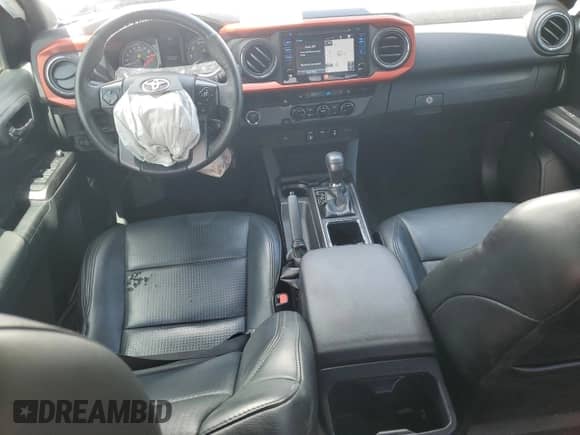 2018 Toyota Tacoma SR5 с VIN 3TMBZ5DN3JM016239, выставлен на аукционе Copart как лот 68904385 с пробегом 77 131 миль миль и Списание • Salvage title. История ставок и продаж доступна на DreamBid. Изображение 8.