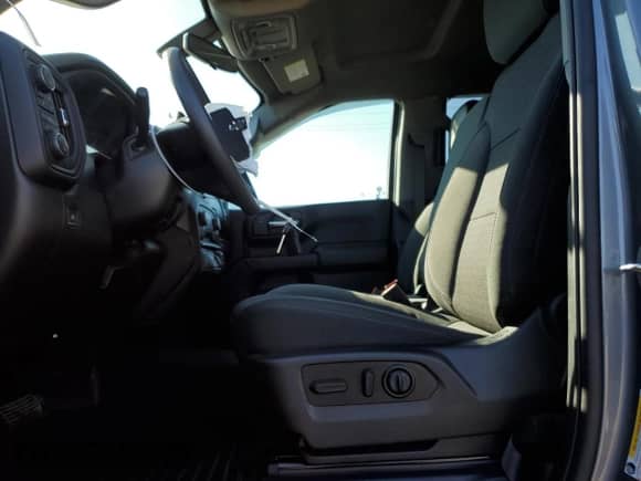 2022 Chevrolet Silverado 1500 Custom Trail Boss z VIN 1GCPYCEK7NZ184357, wystawiony jako Copart lot #46515395 z przebiegiem 18 814 mil mil oraz Szkoda całkowita • Salvage title. Historia ofert i sprzedaży dostępna na DreamBid. Obrazek 7.