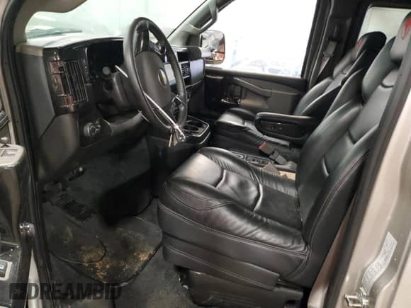 2023 Chevrolet Express Cargo z VIN 1GCWGBFP5P1136120, wystawiony jako Copart lot #69417194 z przebiegiem 10 295 mil mil oraz Nie do naprawy • Non repairable. Historia ofert i sprzedaży dostępna na DreamBid. Obrazek 7.