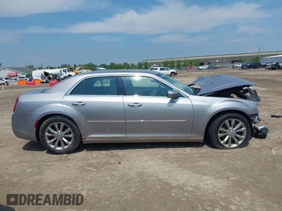 2015 Chrysler 300 Limited with VIN 2C3CCARG3FH923477, listed as a IAAI auction lot 42988981 with 48,095 mi miles and . Bid and sale history available at DreamBid. Image 14.