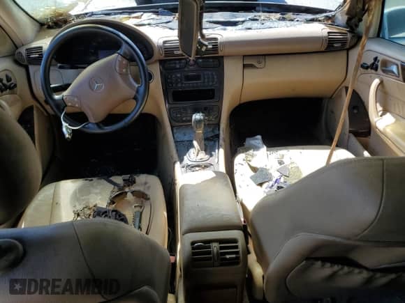 2002 Mercedes-Benz C 230/260/280/320 с VIN WDBRH64J32F186976, выставлен на аукционе Copart как лот 81621545 с пробегом Не указан миль и Списание • Salvage title. История ставок и продаж доступна на DreamBid. Изображение 8.