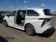 2021 Toyota Sienna XLE z VIN 5TDYRKEC1MS046429, wystawiony jako Copart lot #80432435 z przebiegiem 36 393 mil mil oraz Szkoda całkowita • Salvage title. Historia ofert i sprzedaży dostępna na DreamBid. Obrazek 2.