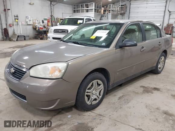 2008 Chevrolet Malibu Classic LS 1FL с VIN 1G1ZS58F38F140410, выставлен на аукционе IAAI как лот 42154846 с пробегом 157 143 миль миль и . История ставок и продаж доступна на DreamBid. Изображение 2.