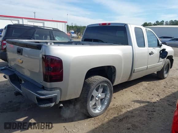 2007 Chevrolet Silverado 1500 1LT с VIN 2GCEC19J071620943, выставлен на аукционе IAAI как лот 41675473 с пробегом 358 881 миль миль и . История ставок и продаж доступна на DreamBid. Изображение 4.