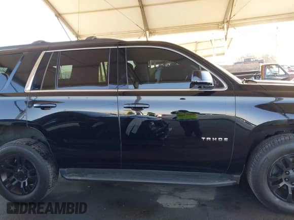 2017 Chevrolet Tahoe LS с VIN 1GNSCAKC5HR111932, выставлен на аукционе IAAI как лот 43066537 с пробегом 98 259 миль миль и . История ставок и продаж доступна на DreamBid. Изображение 14.