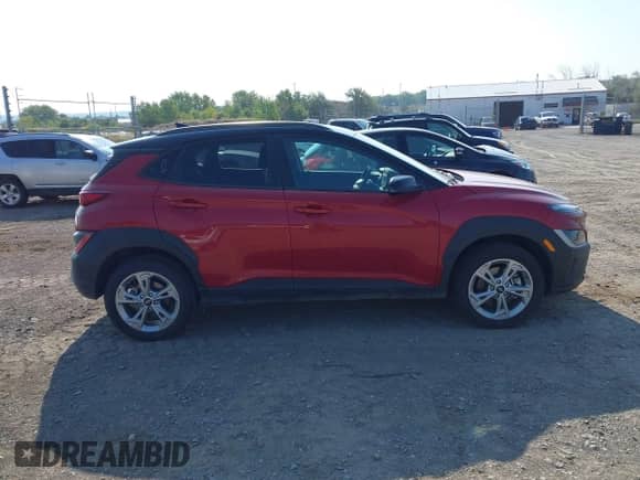 2022 Hyundai Kona SEL z VIN KM8K6CAB4NU761585, wystawiony jako IAAI lot #43111041 z przebiegiem 17 292 mil mil oraz . Historia ofert i sprzedaży dostępna na DreamBid. Obrazek 14.