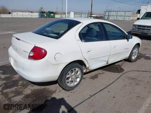 2001 Dodge Neon Highline z VIN 1B3ES46C01D115105, wystawiony jako IAAI lot #41763575 z przebiegiem 163 831 mil mil oraz . Historia ofert i sprzedaży dostępna na DreamBid. Obrazek 4.