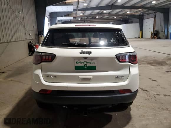 2018 Jeep Compass Latitude with VIN 3C4NJDBB9JT492251, listed as a Copart auction lot 63692595 with 82,820 mi miles and Salvage title. Bid and sale history available at DreamBid. Image 6.