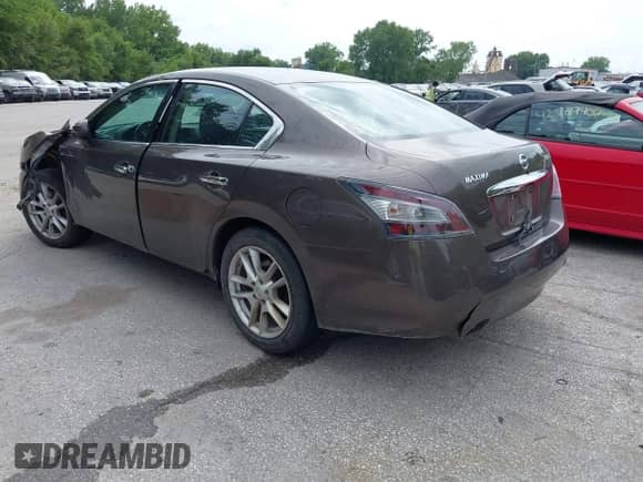 2014 Nissan Maxima S z VIN 1N4AA5AP0EC453556, wystawiony jako IAAI lot #42969120 z przebiegiem 213 915 mil mil oraz . Historia ofert i sprzedaży dostępna na DreamBid. Obrazek 3.