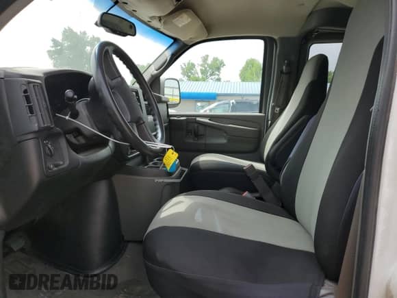 2005 Chevrolet Express Passenger с VIN 1GAHG39UX51197887, выставлен на аукционе Copart как лот 54499855 с пробегом 173 655 миль миль и Чистый • Clean title. История ставок и продаж доступна на DreamBid. Изображение 7.