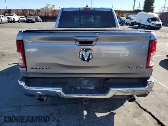 2022 Ram 1500 Big Horn z VIN 1C6SRFMT1NN212350, wystawiony jako Copart lot #84604195 z przebiegiem 139 487 mil mil oraz Czysty tytuł • Clean title. Historia ofert i sprzedaży dostępna na DreamBid. Obrazek 6.