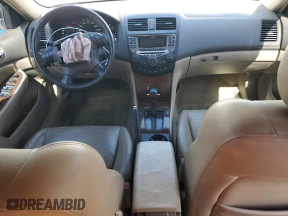 2006 Honda Accord EX-L z VIN 1HGCM56876A002649, wystawiony jako Copart lot #83802075 z przebiegiem 179 508 mil mil oraz Szkoda całkowita • Salvage title. Historia ofert i sprzedaży dostępna na DreamBid. Obrazek 8.