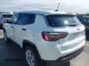 2025 Jeep Compass Sport z VIN 3C4NJDAN9ST516030, wystawiony jako IAAI lot #41471666 z przebiegiem 2 094 mil mil oraz . Historia ofert i sprzedaży dostępna na DreamBid. Obrazek 3.