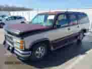 1993 Chevrolet Suburban с VIN 1GNEC16K3PJ328021, выставлен на аукционе IAAI как лот 41927706 с пробегом 276 597 миль миль и . История ставок и продаж доступна на DreamBid. Изображение 18.