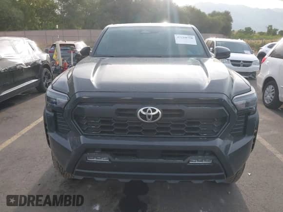 2024 Toyota Tacoma TRD Off Road с VIN 3TMLB5JN8RM009103, выставлен на аукционе IAAI как лот 43210758 с пробегом 14 193 миль миль и . История ставок и продаж доступна на DreamBid. Изображение 13.