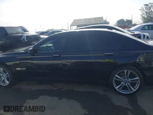 2013 BMW 7 Series 740Li with VIN WBAYE4C59DD136786, listed as a IAAI auction lot 42722440 with 126,170 mi miles and . Bid and sale history available at DreamBid. Image 14.
